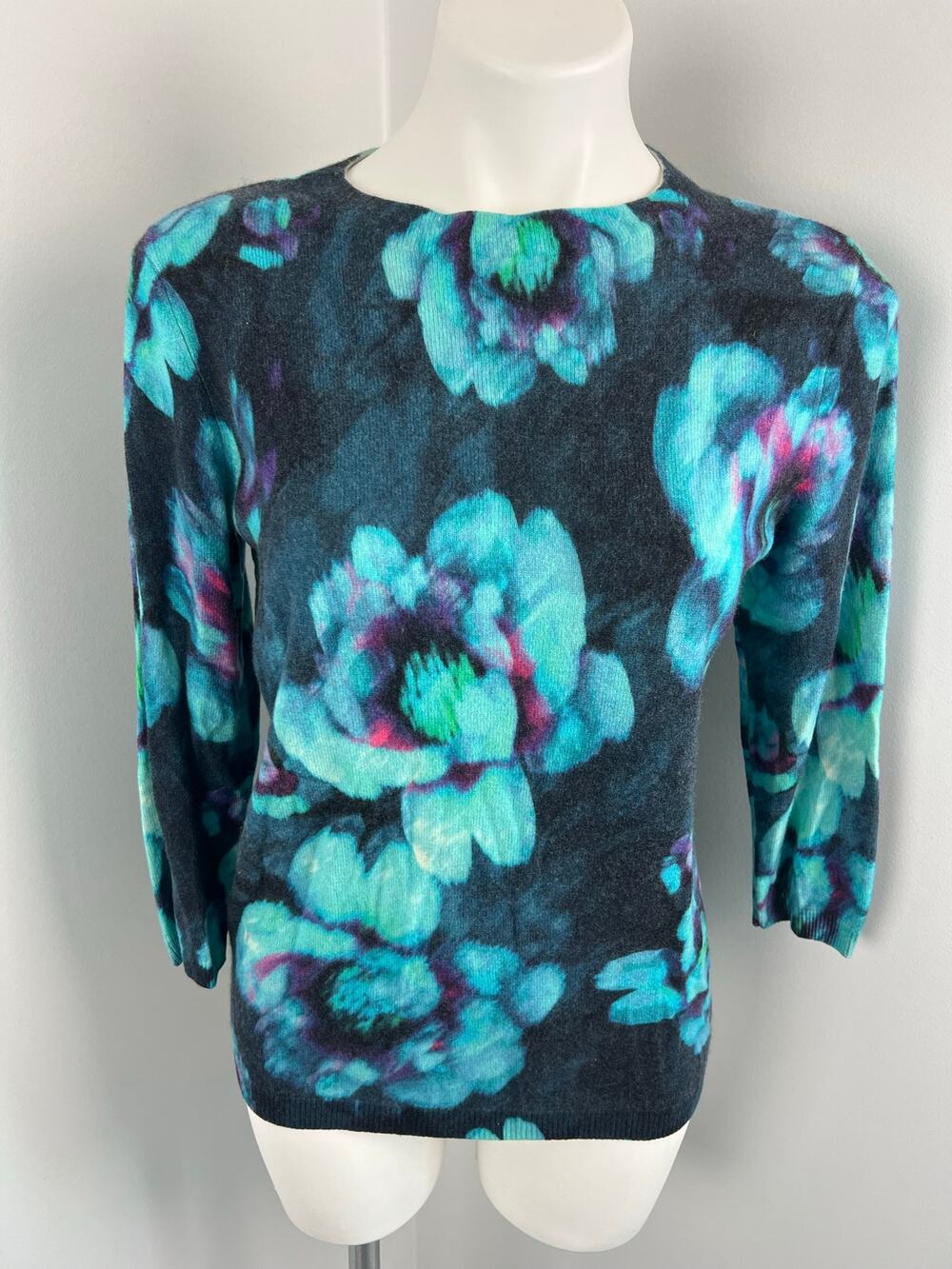 Women’s Talbots 100% Cashmere Blue Floral Sweater Large